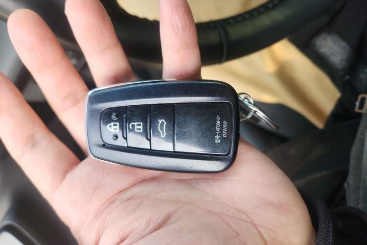 Used Toyota Avalon 2022 Dual-Engine 2.5L Luxury Edition Vehicle Key