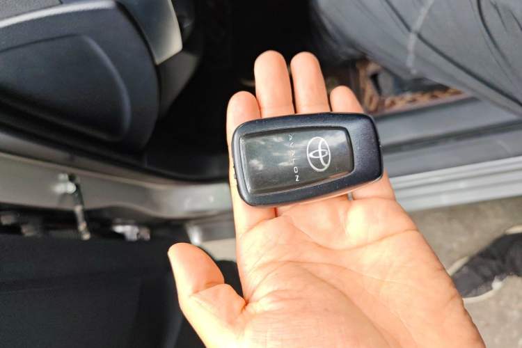Used Toyota Avalon 2022 2.0L Luxury Edition Vehicle Key