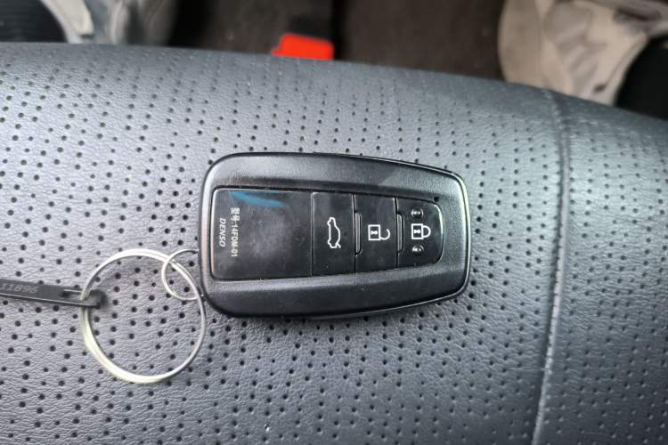 Used Toyota Avalon 2022 2.5L Luxury Edition Vehicle Key