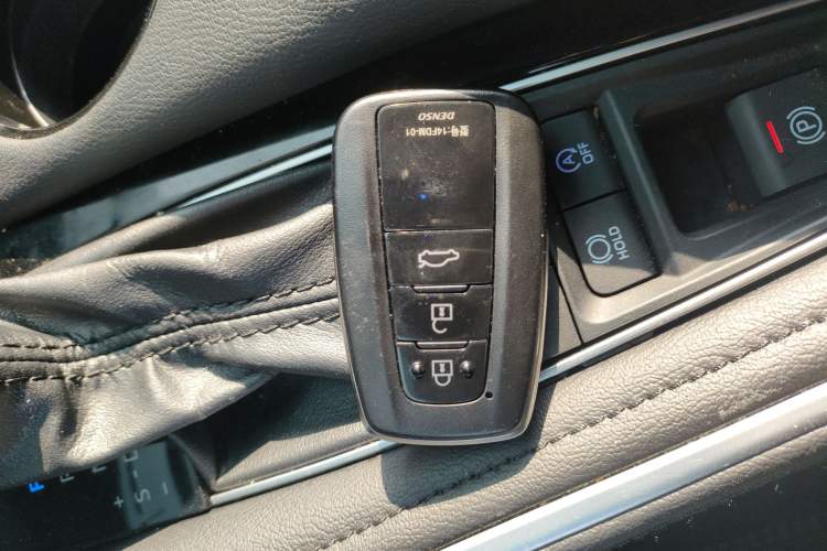 Used Toyota Avalon 2022 2.5L Luxury Edition Vehicle Key