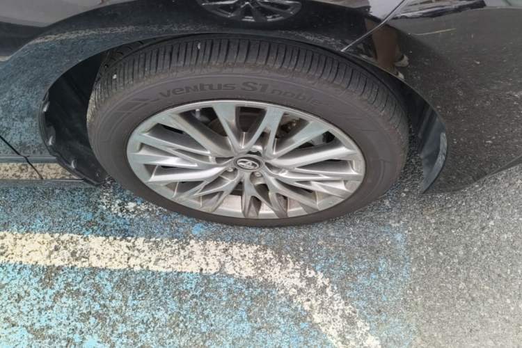 Used Toyota Avalon 2022 Dual-Engine 2.5L Limited Flagship Edition Right Front Wheel Hub