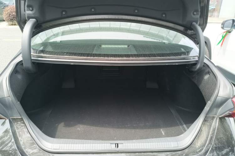 Used Toyota Avalon 2022 Dual-Engine 2.5L Limited Flagship Edition Trunk