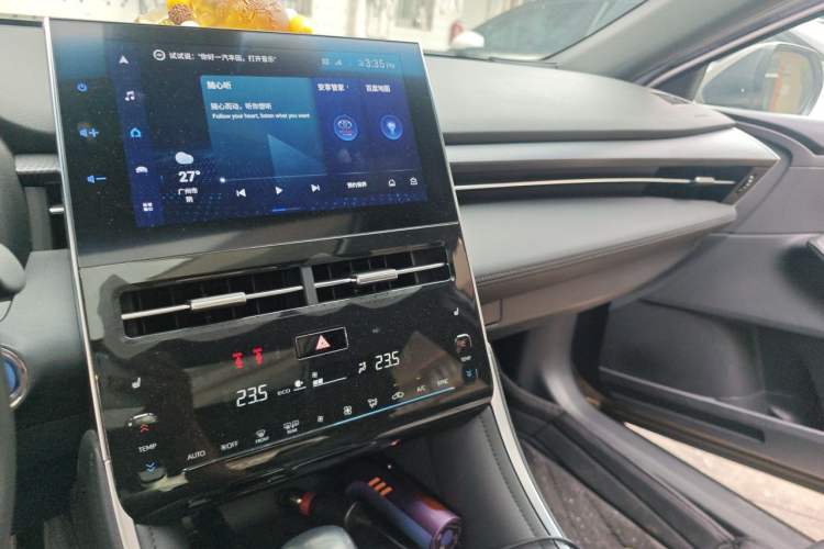 Used Toyota Avalon 2022 Dual-Engine 2.5L XLE Premium Edition Audio And AC Panel