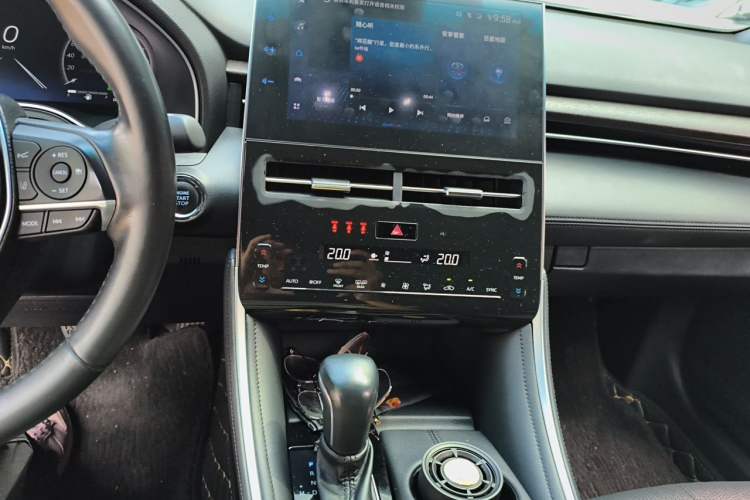 Used Toyota Avalon 2022 2.0L XLE Premium Edition Audio And AC Panel