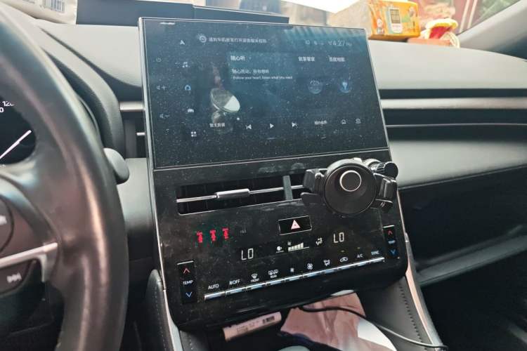 Used Toyota Avalon 2022 2.5L Luxury Edition Audio And AC Panel