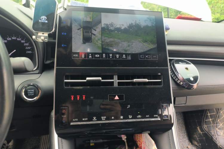 Used Toyota Avalon 2022 2.5L Luxury Edition Audio And AC Panel