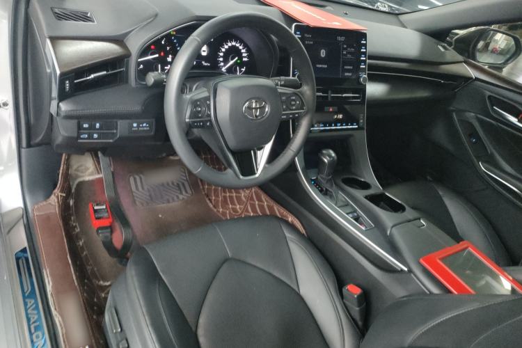 Used Toyota Avalon 2022 2.0L XLE Premium Edition Center Console