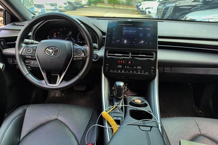 Used Toyota Avalon 2022 2.0L XLE Premium Edition Center Console