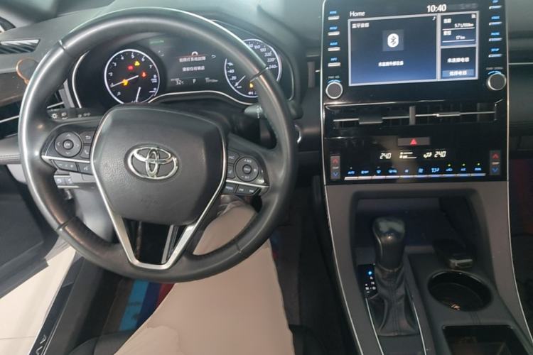 Used Toyota Avalon 2022 2.0L XLE Premium Edition Center Console