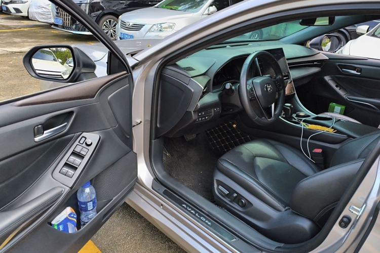 Used Toyota Avalon 2022 2.0L XLE Premium Edition Driver Seat