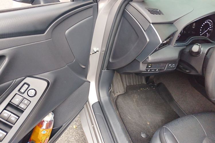 Used Toyota Avalon 2022 Dual-Engine 2.5L Luxury Edition Driver Seat