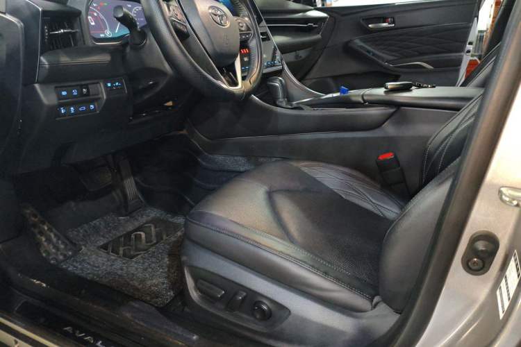 Used Toyota Avalon 2022 Dual-Engine 2.5L XLE Premium Edition Driver Seat