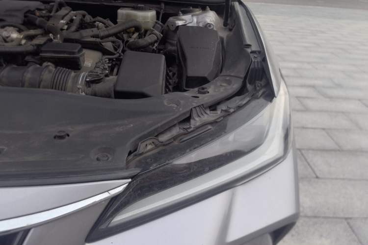 Used Toyota Avalon 2022 Dual-Engine 2.5L XLE Premium Edition Engine Bay Left