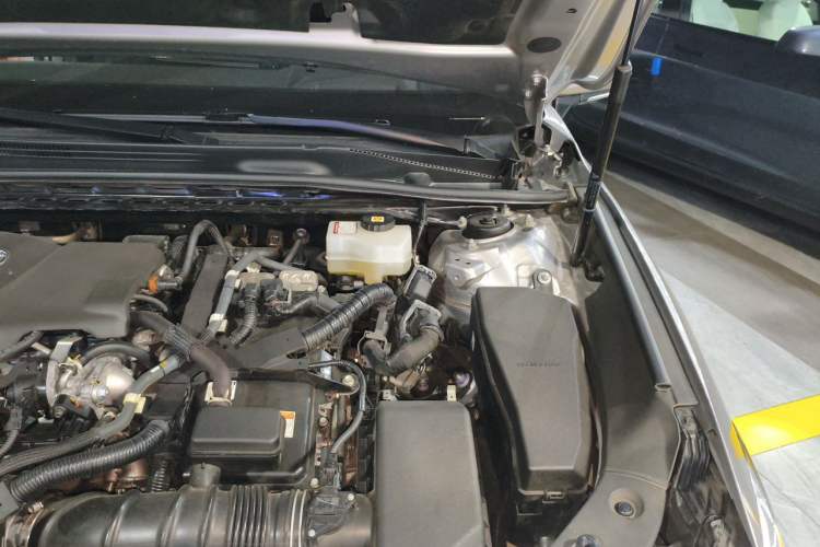 Used Toyota Avalon 2022 Dual-Engine 2.5L XLE Premium Edition Engine Bay Left