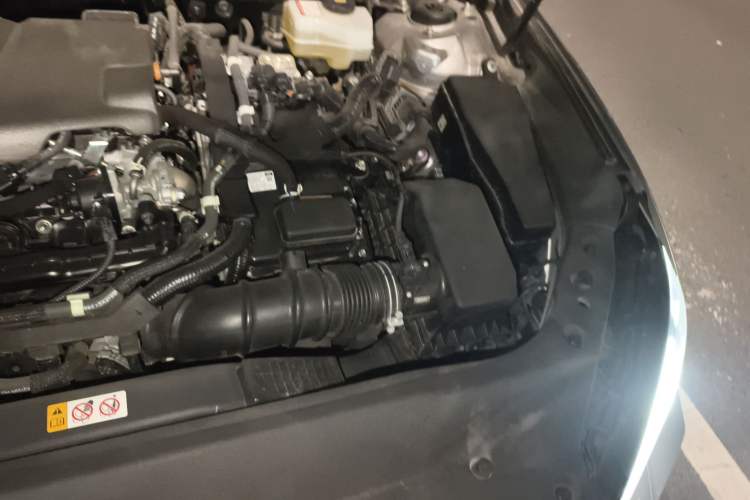 Used Toyota Avalon 2022 Dual-Engine 2.5L XLE Premium Edition Engine Bay Left