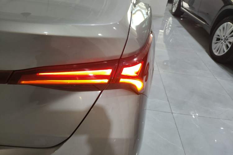 Used Toyota Avalon 2022 2.0L Luxury Edition Exterior 3