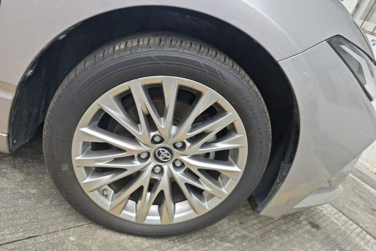 Used Toyota Avalon 2022 Dual-Engine 2.5L XLE Premium Edition Exterior 7