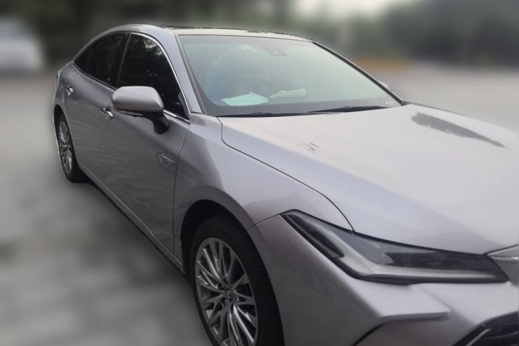 Used Toyota Avalon 2022 Dual-Engine 2.5L XLE Premium Edition Front Right 45 Deg