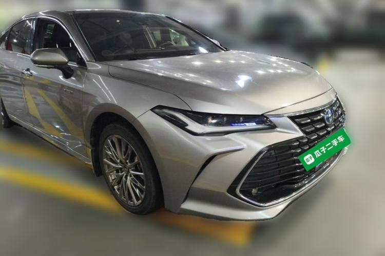Used Toyota Avalon 2022 Dual-Engine 2.5L XLE Premium Edition Front Right 45 Deg