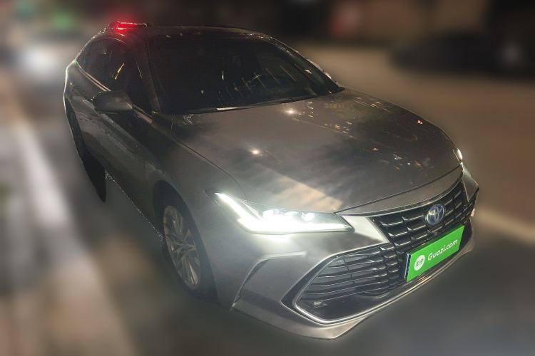 Used Toyota Avalon 2022 Dual-Engine 2.5L XLE Premium Edition Front Right 45 Deg
