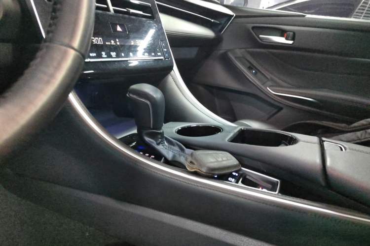 Used Toyota Avalon 2022 2.5L Luxury Edition Gear Lever