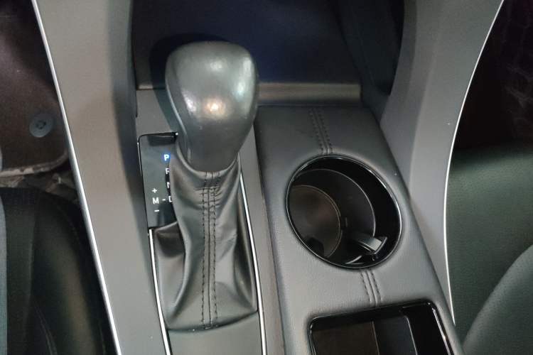 Used Toyota Avalon 2022 2.0L XLE Premium Edition Gear Lever