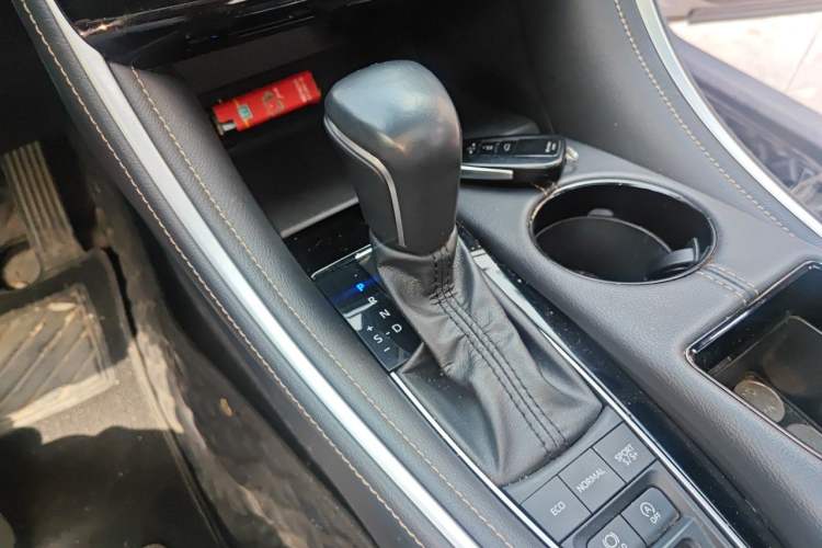 Used Toyota Avalon 2022 2.5L Luxury Edition Gear Lever