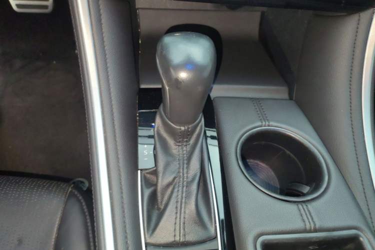 Used Toyota Avalon 2022 2.5L Luxury Edition Gear Lever