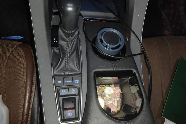 Used Toyota Avalon 2022 2.5L Luxury Edition Gear Lever