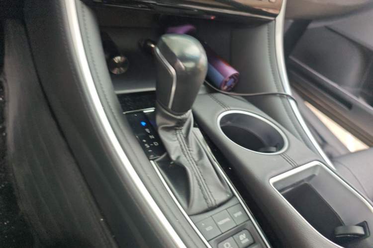Used Toyota Avalon 2022 Dual-Engine 2.5L XLE Premium Edition Gear Lever