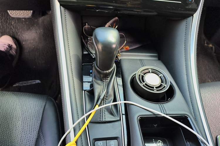 Used Toyota Avalon 2022 2.0L XLE Premium Edition Gear Lever