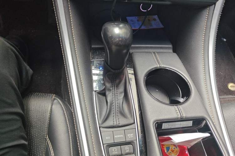 Used Toyota Avalon 2022 2.5L Luxury Edition Gear Lever