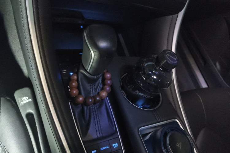 Used Toyota Avalon 2022 2.5L Touring Premium Edition Gear Lever