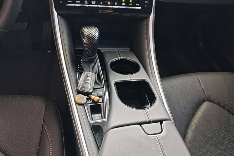 Used Toyota Avalon 2022 2.5L Luxury Edition Gear Lever