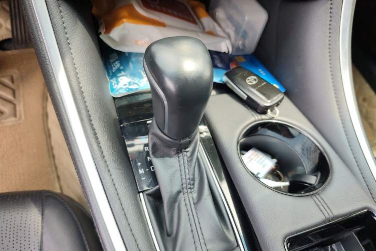 Used Toyota Avalon 2022 2.0L Luxury Edition Gear Lever