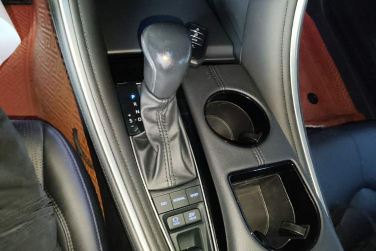 Used Toyota Avalon 2022 Dual-Engine 2.5L Luxury Edition Gear Lever