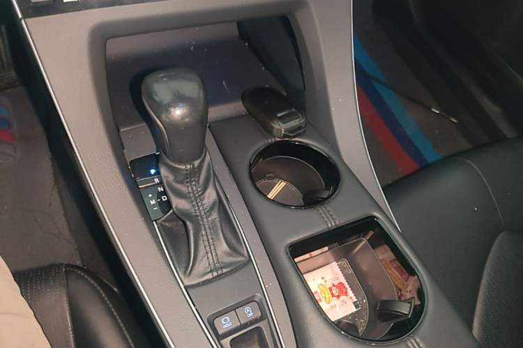 Used Toyota Avalon 2022 2.0L XLE Premium Edition Gear Lever