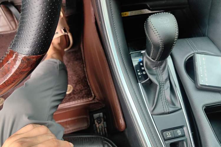 Used Toyota Avalon 2022 2.0L Luxury Edition Gear Lever