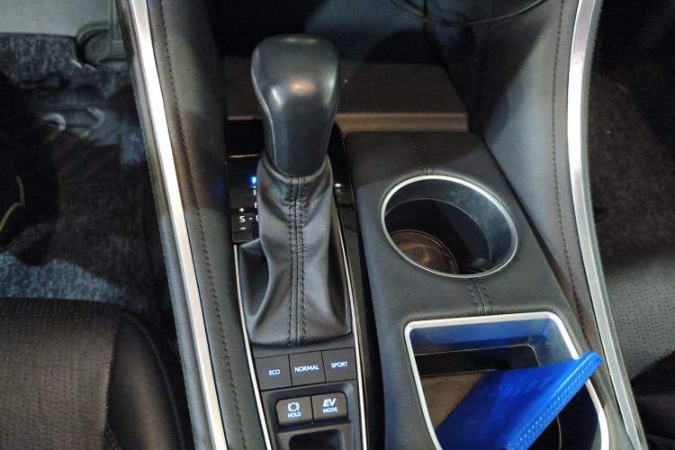 Used Toyota Avalon 2022 Dual-Engine 2.5L XLE Premium Edition Gear Lever