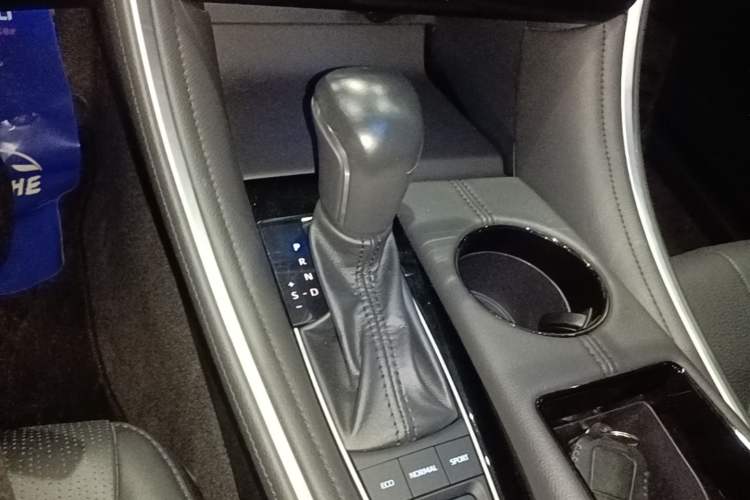 Used Toyota Avalon 2022 Dual-Engine 2.5L Luxury Edition Gear Lever