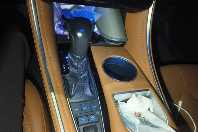 Used Toyota Avalon 2022 Dual-Engine 2.5L XLE Premium Edition Gear Lever