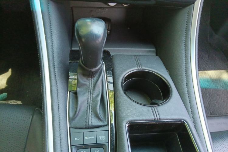 Used Toyota Avalon 2022 2.5L Luxury Edition Gear Lever