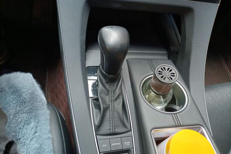 Used Toyota Avalon 2022 2.5L Touring Premium Edition Gear Lever