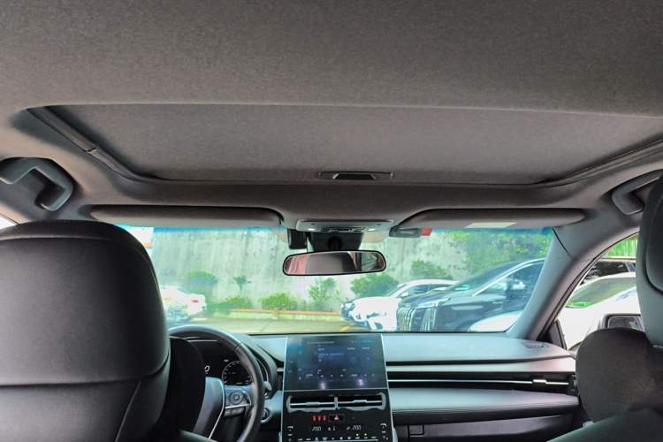 Used Toyota Avalon 2022 2.0L XLE Premium Edition Headliner