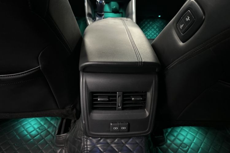 Used Toyota Avalon 2022 2.5L Ambition Edition Interior 3