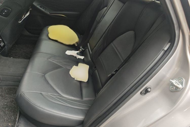 Used Toyota Avalon 2022 Dual-Engine 2.5L XLE Premium Edition Interior 4