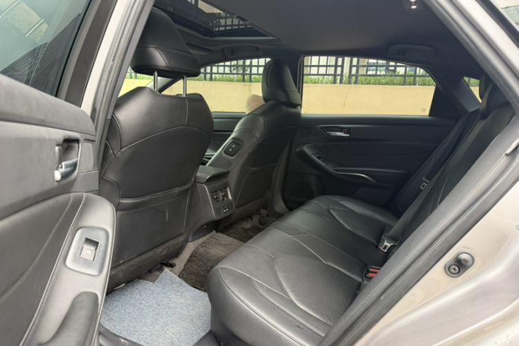 Used Toyota Avalon 2022 Dual-Engine 2.5L Luxury Edition Interior 5