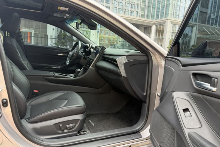 Used Toyota Avalon 2022 Dual-Engine 2.5L Luxury Edition Interior 9