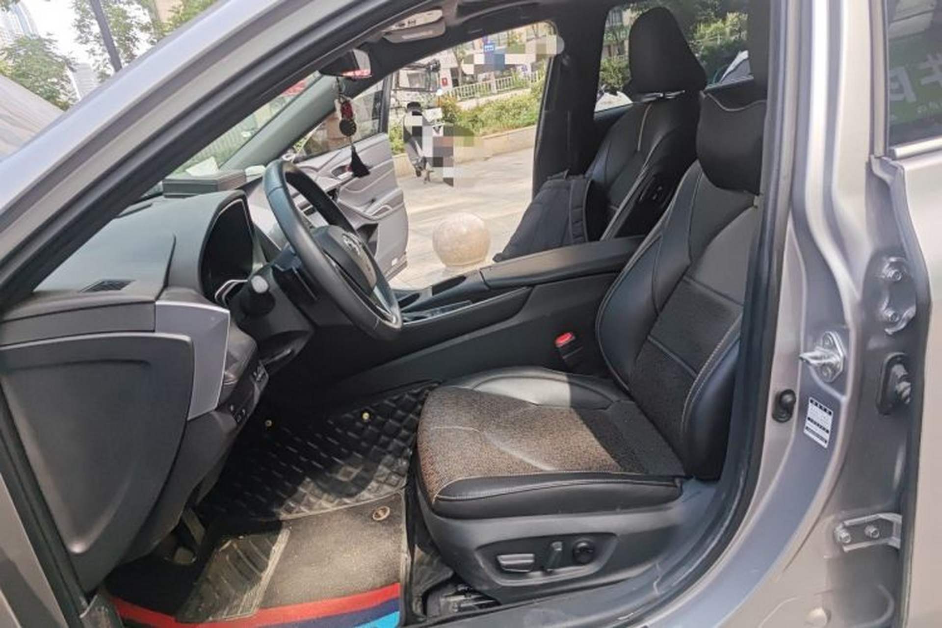 Used Toyota Avalon 2022 2.5L Luxury Edition Left Front Seat