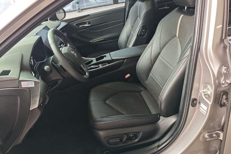Used Toyota Avalon 2022 2.5L Luxury Edition Left Front Seat